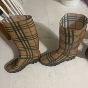 Burberry rain boots size 43